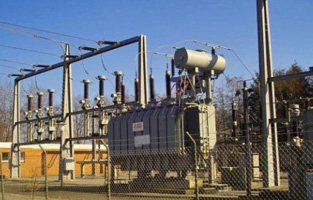 变压器的安装调试运行必须遵循施工顺序和操作方法,达到现行的国家标准和验收规范的规定,方可运行生产。本文撸撸片在线电气带着你主要探讨变压器安装和调试应注意的问题。